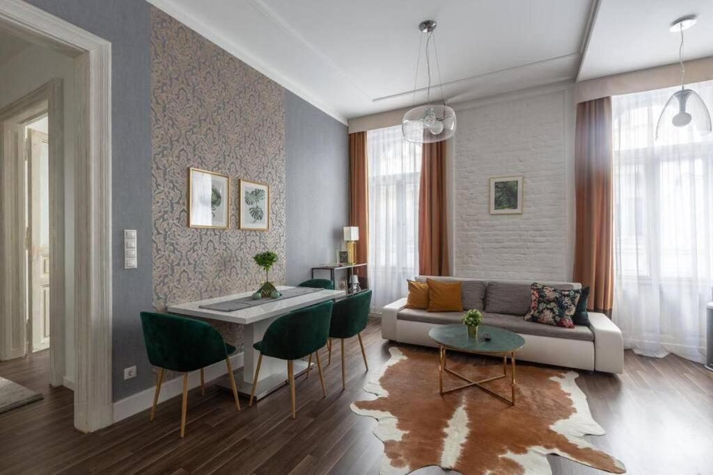 Chic, Captivating Space Near Opera House Будапеща Екстериор снимка