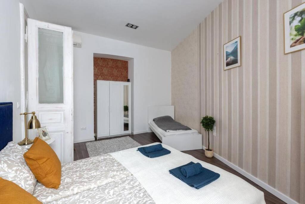 Chic, Captivating Space Near Opera House Будапеща Екстериор снимка