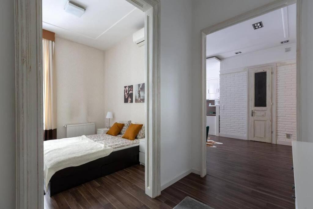 Chic, Captivating Space Near Opera House Будапеща Екстериор снимка