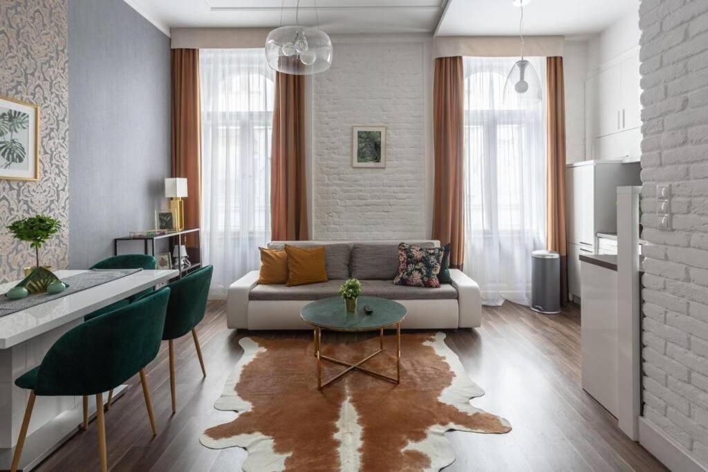 Chic, Captivating Space Near Opera House Будапеща Екстериор снимка